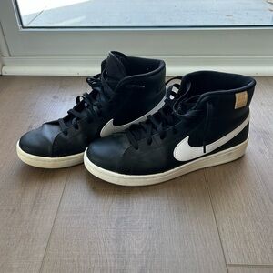 Nike Men's Black and White High-Top Sneakers